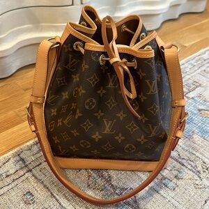 Authentic Louis Vuitton bucket bag